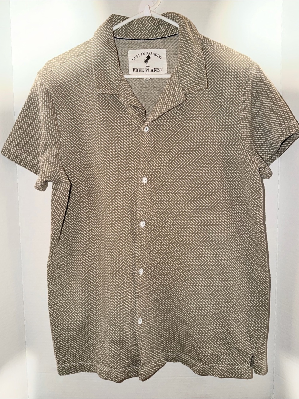 Free Planet Men's Short Sleeve Button-Up Shirt in Beige Geo Print